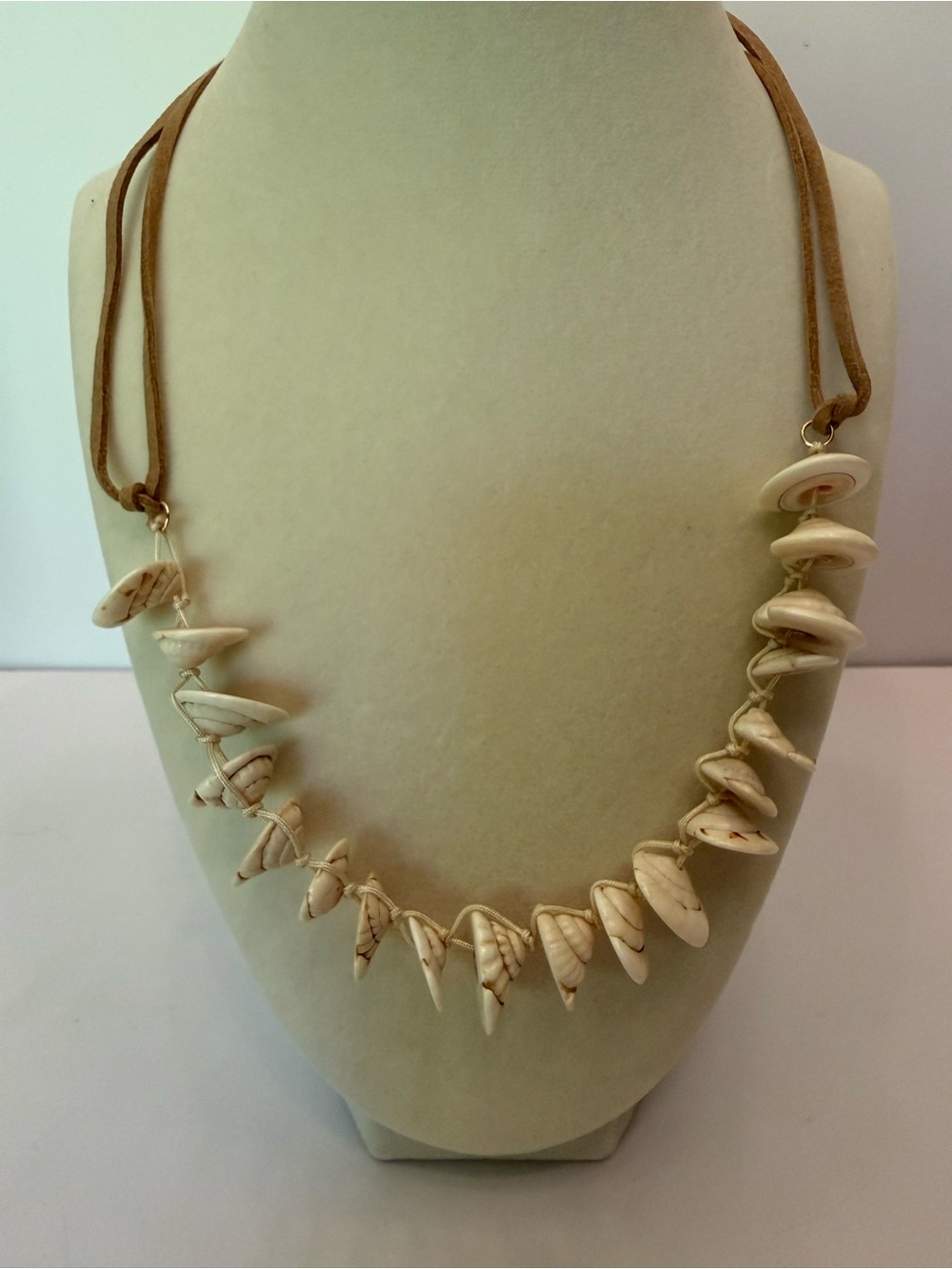 NWT Free People Maui Shell Necklace Bohemian Beach Natural Suede Cord - Picture 2 of 6